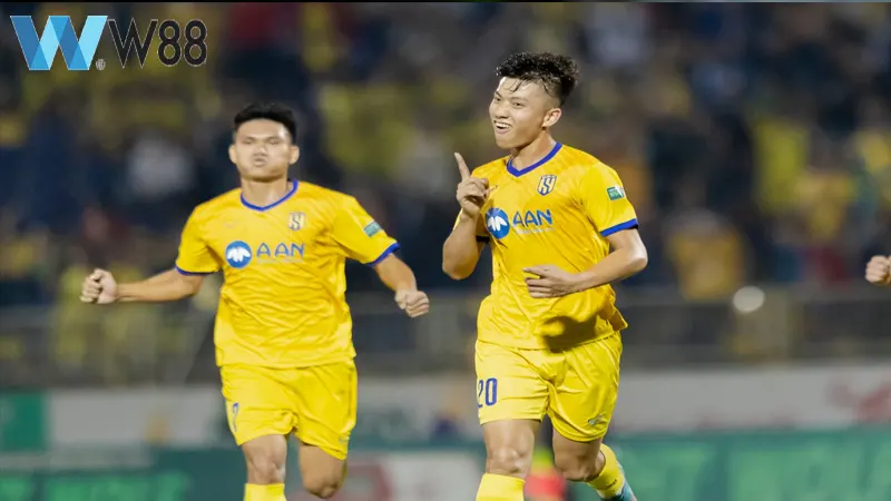 Tham gia vào đội tuyển trẻ Sông Lam Nghệ An